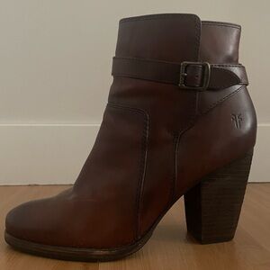Frye Patty Riding bootie. Chestnut brown. Size 9.5.